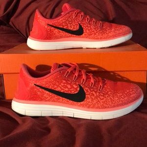 8.5 Nike women’s free rn distance